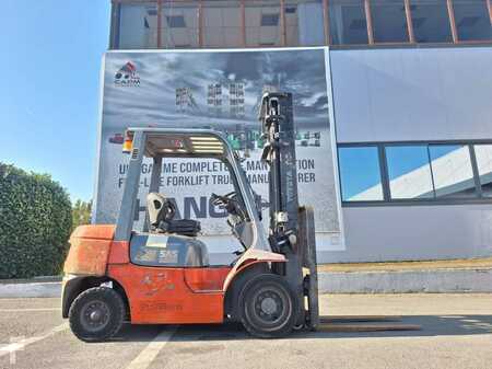 Diesel heftrucks 2004  Toyota 62-7FDF25 (2)
