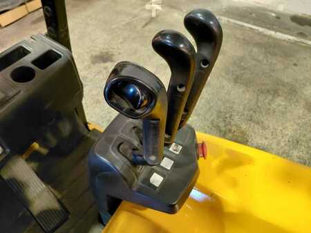 Elektro čtyřkolový VZV 2013  Yale ERP16VT SWB (8)