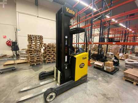 Reach Trucks 2014  Yale MR14 (2)