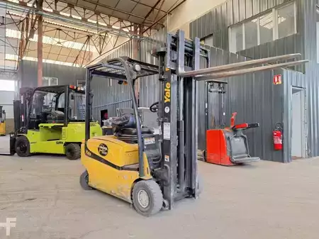 Elektromos 4 kerekű 2015  Yale ERP16VF LWB (5)