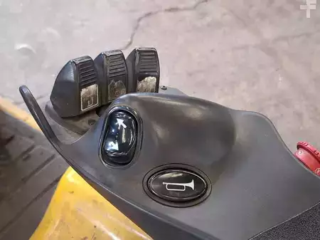 Elektromos 4 kerekű 2015  Yale ERP16VF LWB (9)