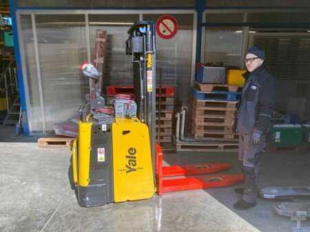 Pallet Stackers 2017  Yale MS12X (10)