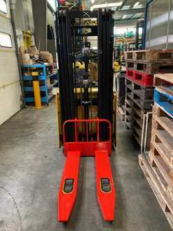 Pallet Stackers 2017  Yale MS12X (7)