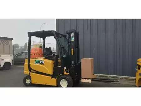 Elektryczne 4-kołowe 2019  Yale ERP30VL (15)