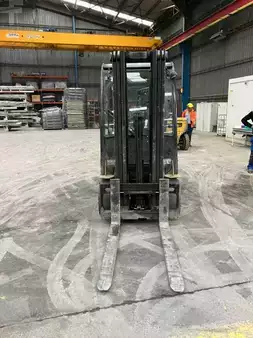 Elektryczne 4-kołowe 2019  Yale ERP30VL (17)