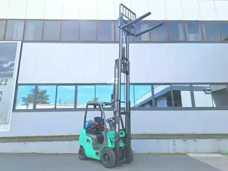 Nestekaasutrukki 2022  Mitsubishi FG15N (12)