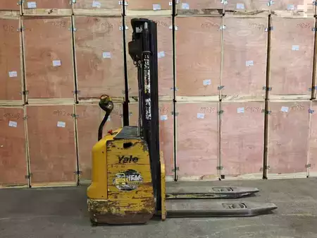 Apilador eléctrico 2000  Yale MS14 (6)
