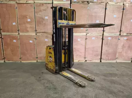 Apilador eléctrico 2000  Yale MS14 (7)