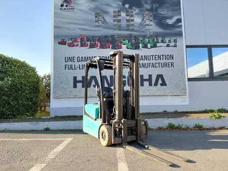 Chariots électriques à 3 roues 2012  Yale ERP15VTSWB (2)