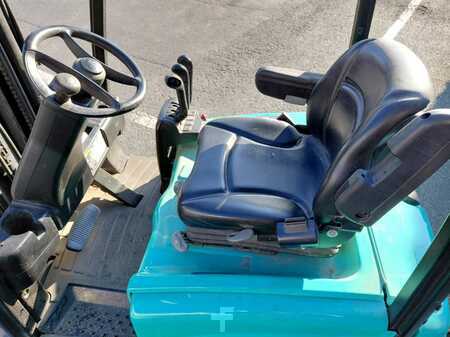 Chariots électriques à 3 roues 2012  Yale ERP15VTSWB (5)