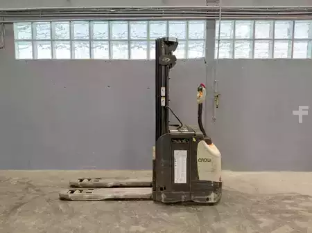 Apilador eléctrico 2016  Crown ESI4000-12 (13)