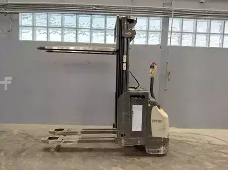 Apilador eléctrico 2016  Crown ESI4000-12 (15)