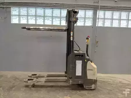 Apilador eléctrico 2016  Crown ESI4000-12 (19)