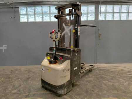 Stacker pedestre 2016  Crown ESI4000-12 (9)