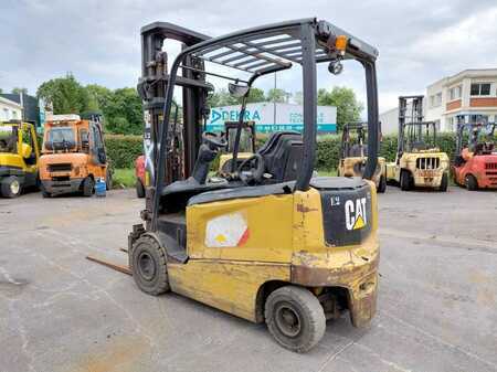 Eléctrico - 4 rodas 2019  CAT Lift Trucks EP25CN (7)