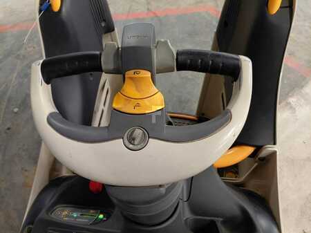 Tukipyörätrukki 2018  Crown WT3040 (10)