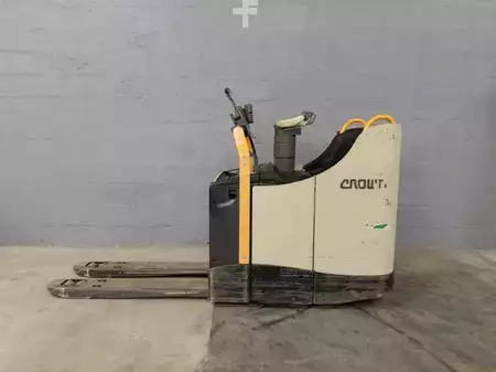 Wózki z platformą operatora 2018  Crown WT3040 (12)