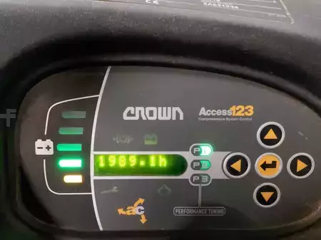 Wózki z platformą operatora 2018  Crown WT3040 (18)
