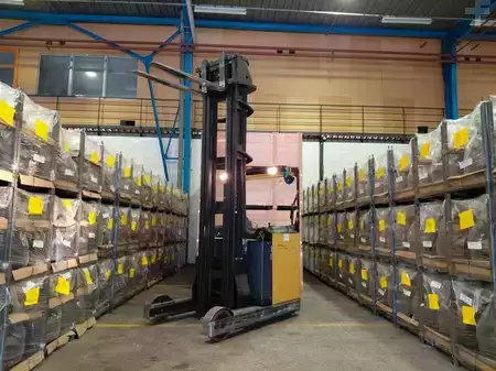 Reach Trucks 2013  Hyster HYR2.0 (12)