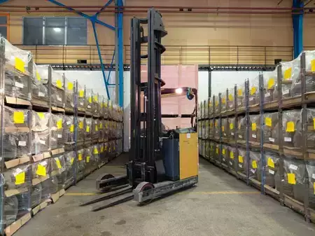 Reach Trucks 2013  Hyster HYR2.0 (14)
