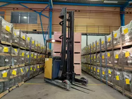 Reach Trucks 2013  Hyster HYR2.0 (19)
