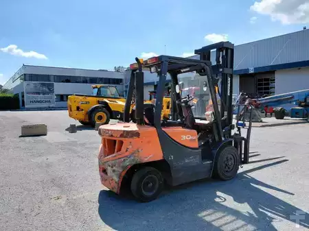 Diesel Forklifts 2017  Doosan D30GP (9)