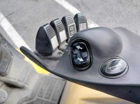 Dízel targoncák 2013  Yale GDP25VX (12)