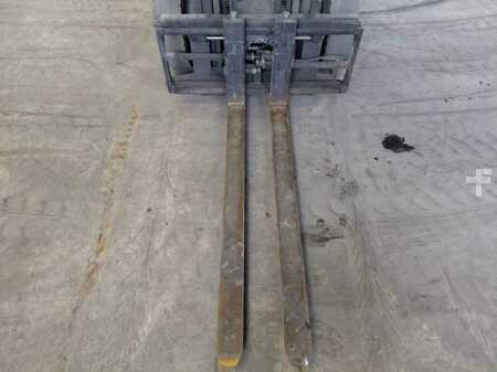 Dízel targoncák 2013  Yale GDP25VX (13)