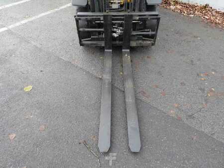 Dízel targoncák 2013  Yale GDP25VX (8)