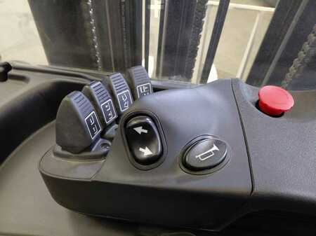 Chariots à mât rétractable 2021  Yale MR14 (10)