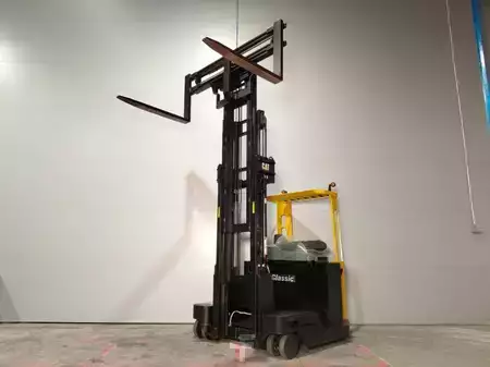 Reach Trucks 2012  CAT Lift Trucks NRM20K (19)