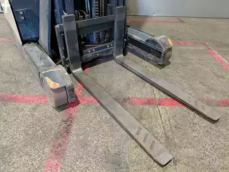 Reach Trucks 2015  Crown ESR 5260 (13)