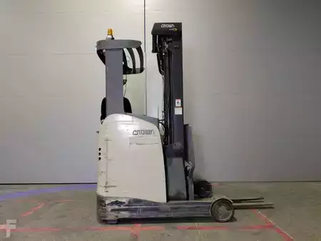 Reach Trucks 2017  Crown ESR 5260 (15)