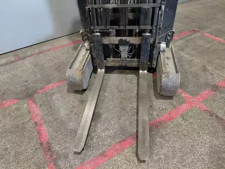 Carretilla retráctil 2020  CAT Lift Trucks NR16N2 (9)