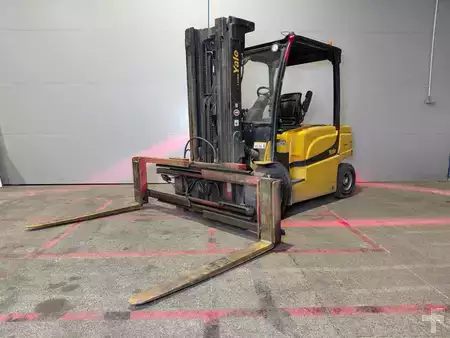 Eléctrica de 4 ruedas 2015  Yale ERP45VL (1)