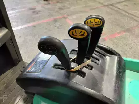 3-wiel elektrische heftrucks 2007  Yale ERP16 ATF (10)