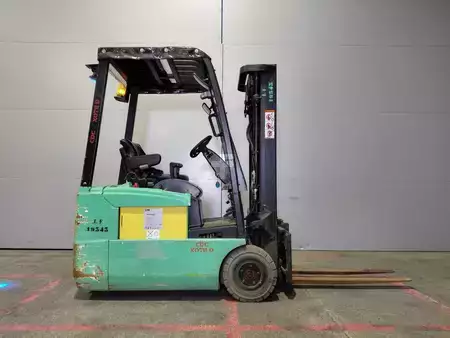 3-wiel elektrische heftrucks 2007  Yale ERP16 ATF (9)