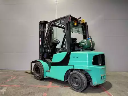 LPG heftrucks 2014  Yale GLP35 (10)