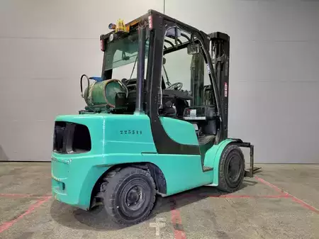 LPG heftrucks 2014  Yale GLP35 (2)