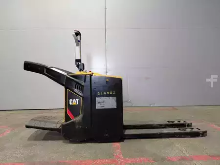 Wózki z platformą operatora 2016  CAT Lift Trucks NPV20N2 (11)