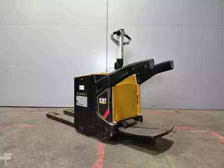 Wózki z platformą operatora 2016  CAT Lift Trucks NPV20N2 (16)