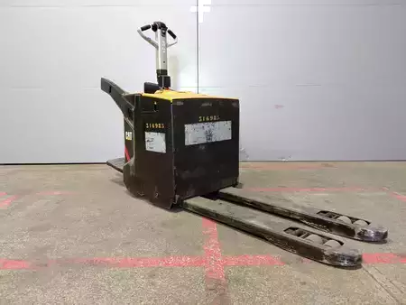 Wózki z platformą operatora 2016  CAT Lift Trucks NPV20N2 (17)