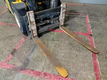 Dieselstapler 2020  Yale GDP30VX (1)