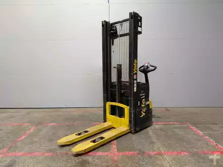 Stacker pedestre 2017  Yale MS12AC (1)