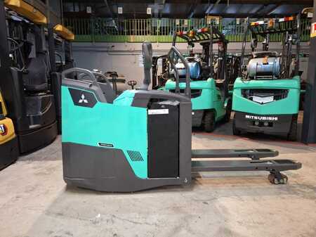 Stackers Stand-on 2022  Mitsubishi PBF25N3R MITSUBISHI (10)