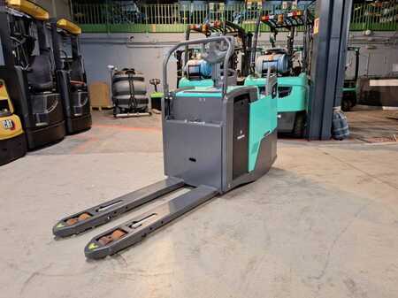 Stackers Stand-on 2022  Mitsubishi PBF25N3R MITSUBISHI (3)