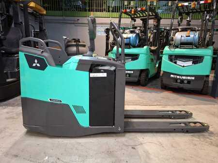 Stackers Stand-on 2022  Mitsubishi PBF25N3R MITSUBISHI (4)