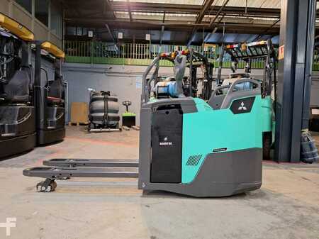 Stackers Stand-on 2022  Mitsubishi PBF25N3R MITSUBISHI (7)