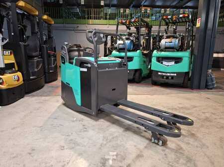 Stackers Stand-on 2022  Mitsubishi PBF25N3R MITSUBISHI (9)