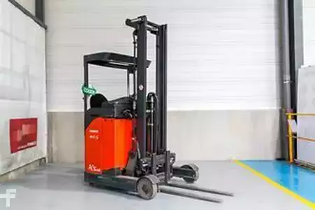 Carrelli retrattili 2011  Fenwick R10 C (3)